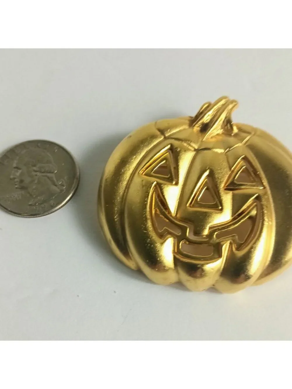 Gold-Tone Jack-O’-Lantern Pumpkin Halloween Brooch Pin